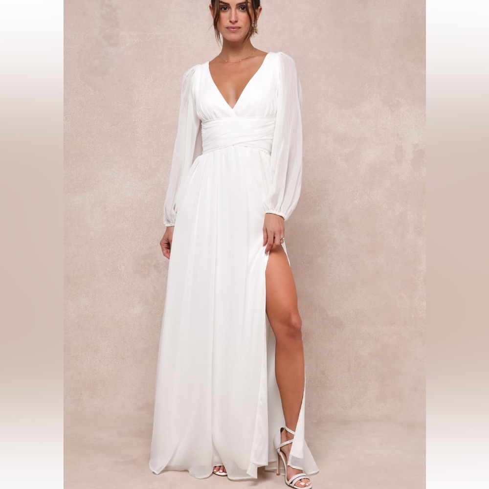 Lulu’s Enchant My Love White V-Neck Long Sleeve Maxi Dress NWT 🩷